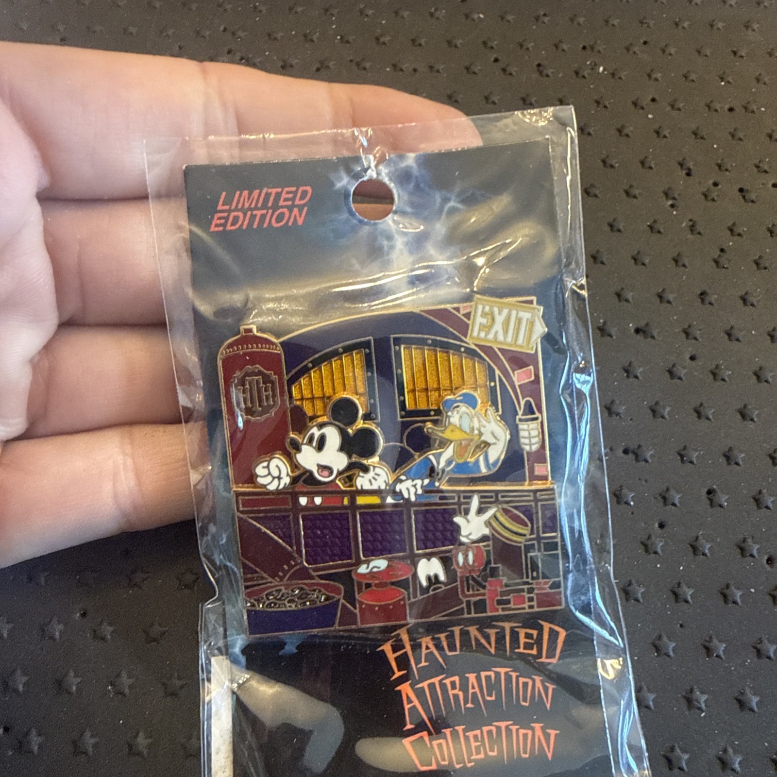 LE 1000 NEW Disney Haunted Attraction Twilight Zone Tower of Terror Pin 41843