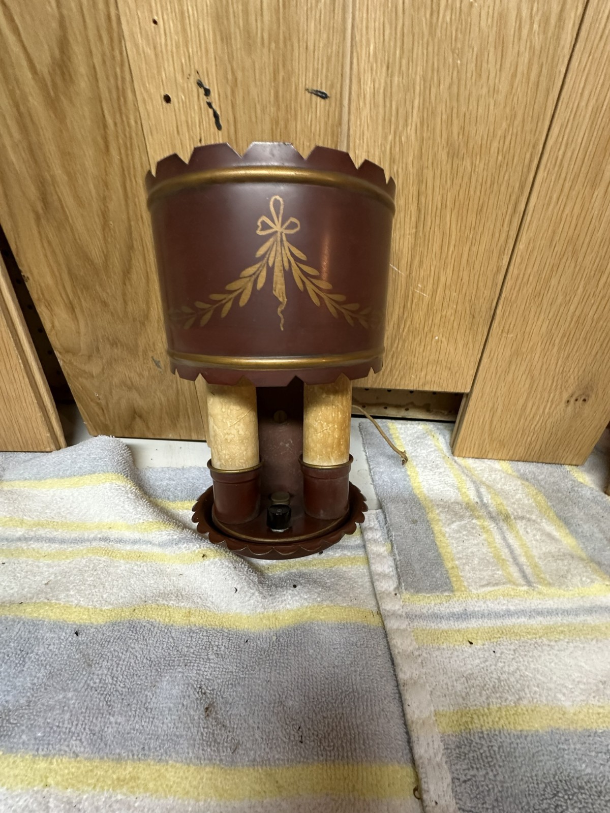 Vintage Mid-Century Federalist Toleware Wall Sconce - Union Made Burgundy & Gold