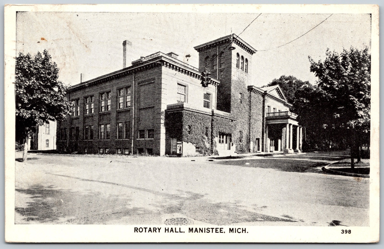 1934 Rotary Hall Exterior Street View Manistee Michigan VINTAGE Postcard 9632
