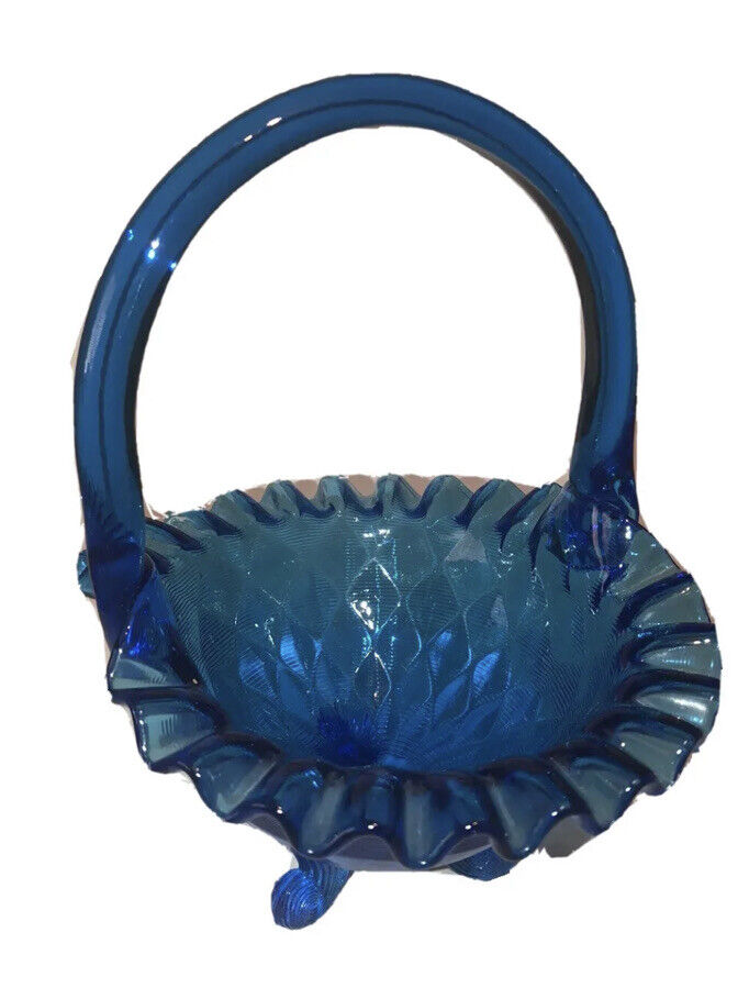 ￼Beautiful Vintage blue Turquoise ￼Fenton Glass ruffly basket Nice