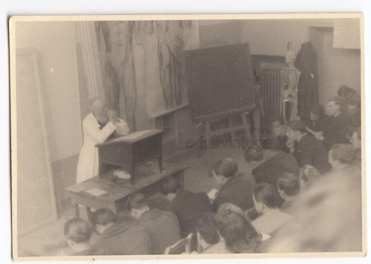 Medical school students Anatomy Skeleton Bones Post mortem Germany Antique photo