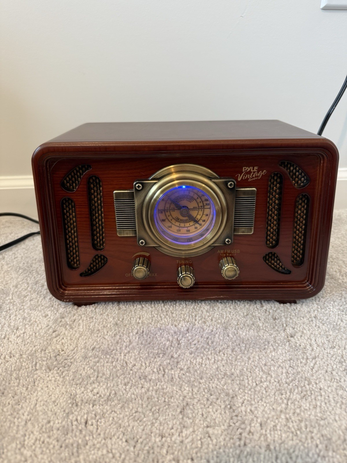 Pyle Retro Bluetooth Radio Speaker - Vintage Style, Wood, USB/SD, AM/FM Tuner Pyle Retro Bluetooth Radio Speaker - Vintage Style, Wood, USB/SD, AM/FM Tuner