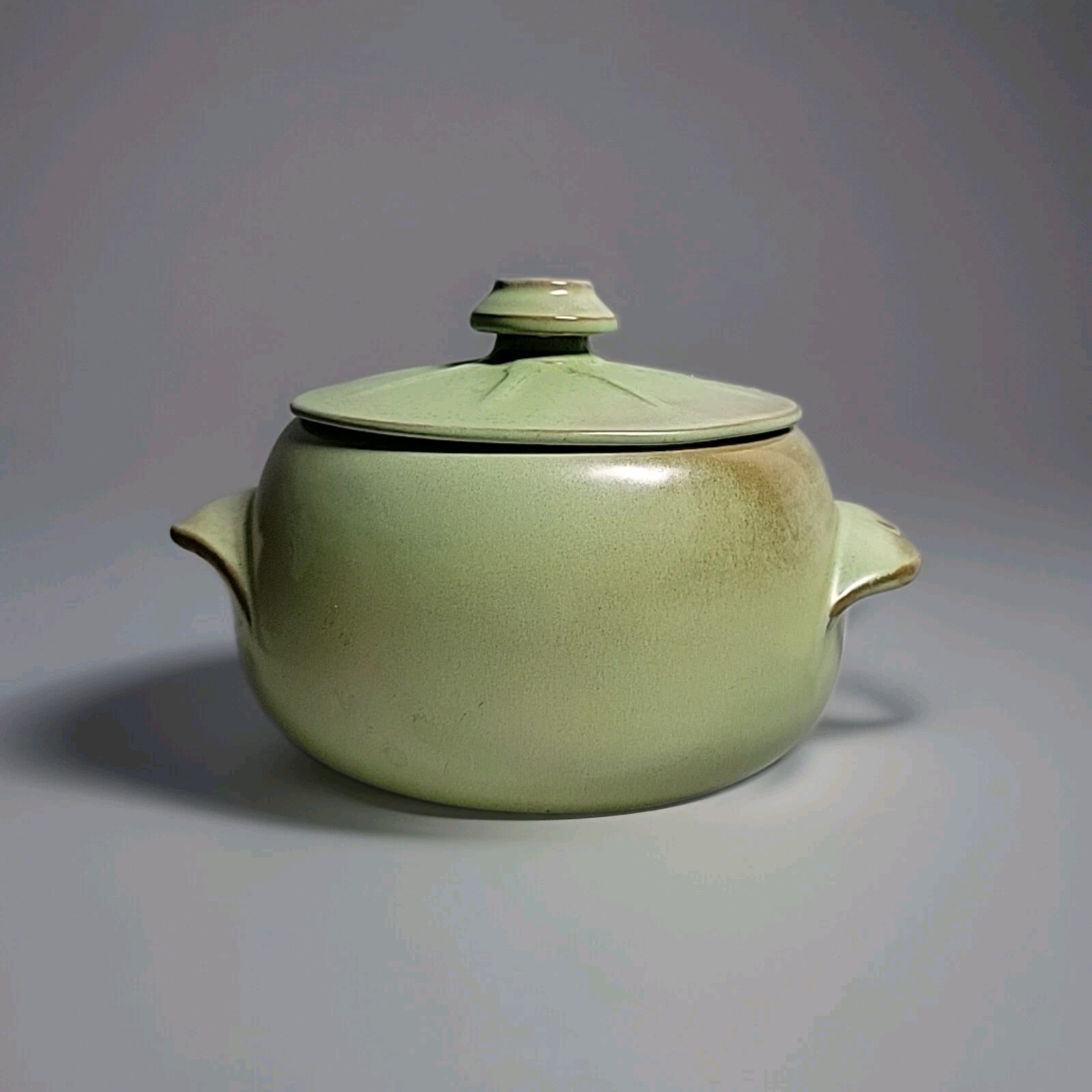 Prairie Green Frankoma 2 piece Baker Bean Pot 4V 2 qt Wagon Wheel Lid Prairie Green Frankoma 2 piece Baker Bean Pot 4V 2 qt Wagon Wheel Lid