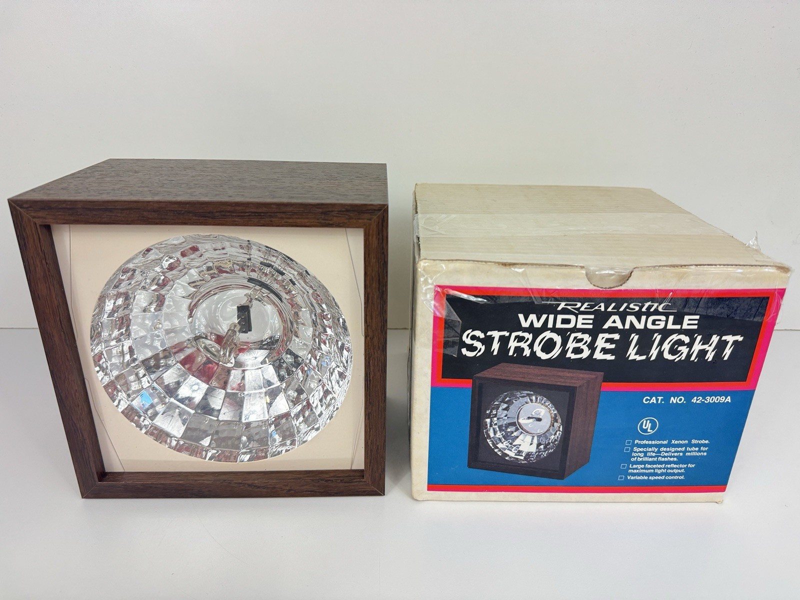 Vintage Realistic 42-3009A Wide Angle Xenon Strobe Light With Box Tested Works