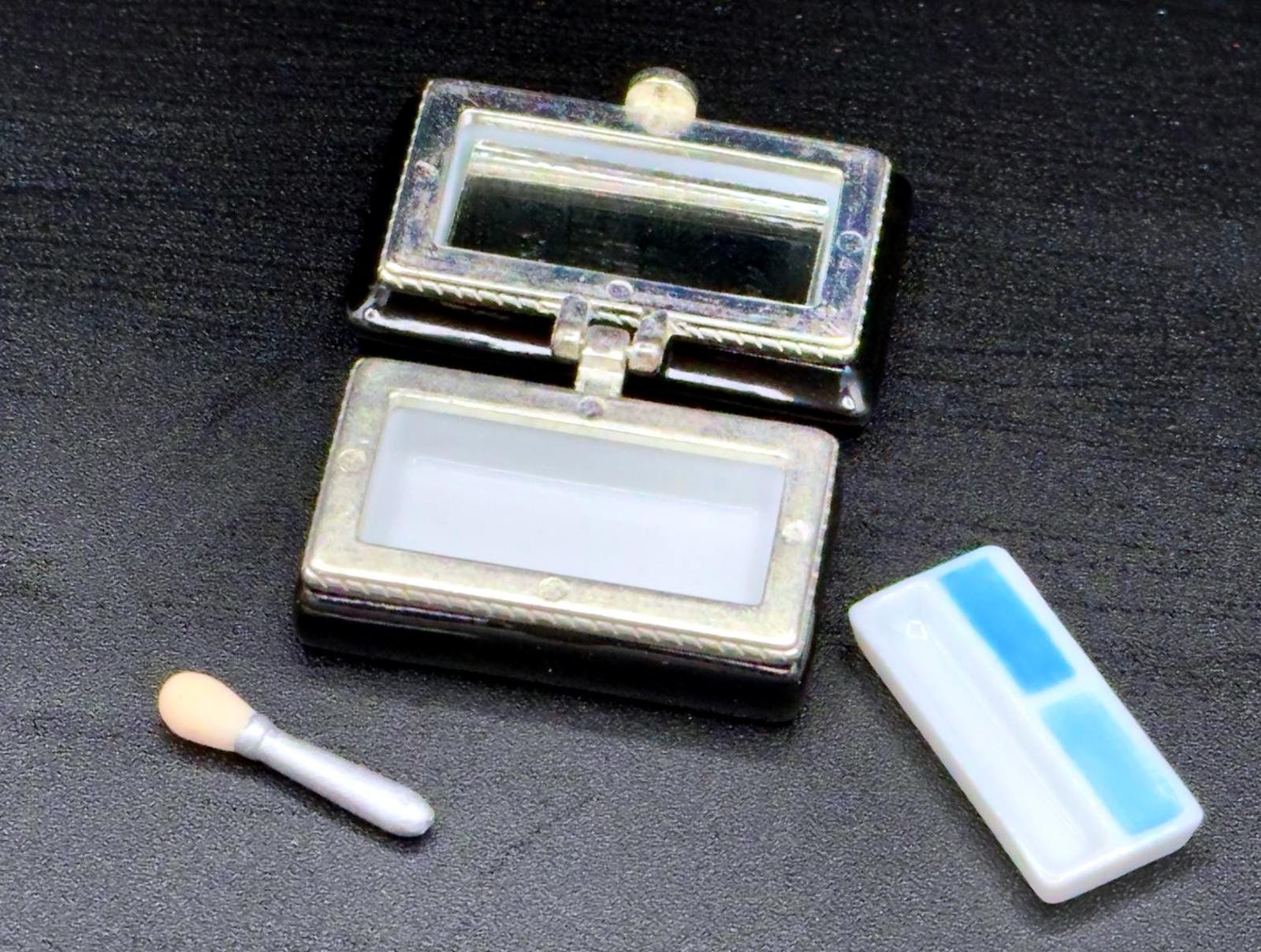 PHB Porcelain Hinged Trinket Box Eyeshadow Compact w/ Mini Applicator & Mirror PHB Porcelain Hinged Trinket Box Eyeshadow Compact w/ Mini Applicator & Mirror