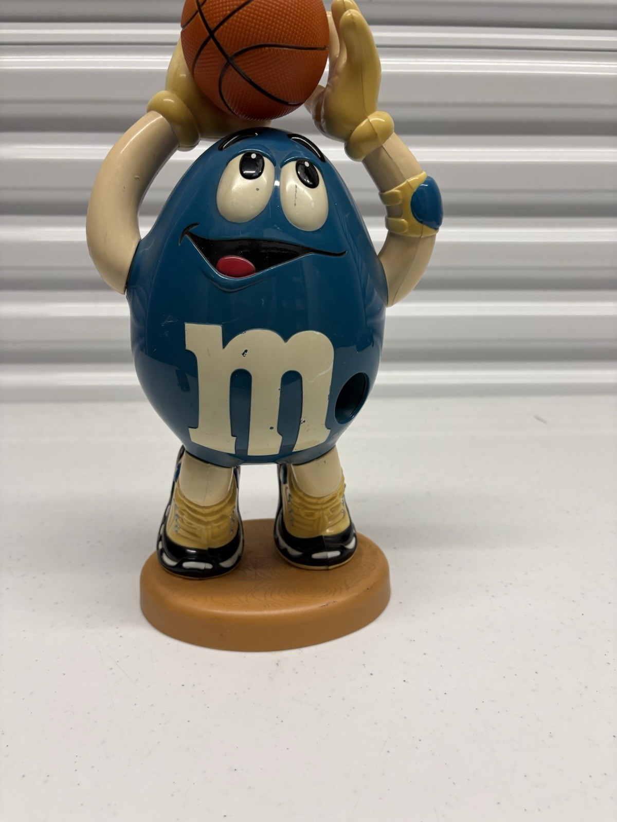 M&M’s Blue Basketball Player Candy Dispenser Figure Collectible M&M’s Blue Basketball Player Candy Dispenser Figure Collectible