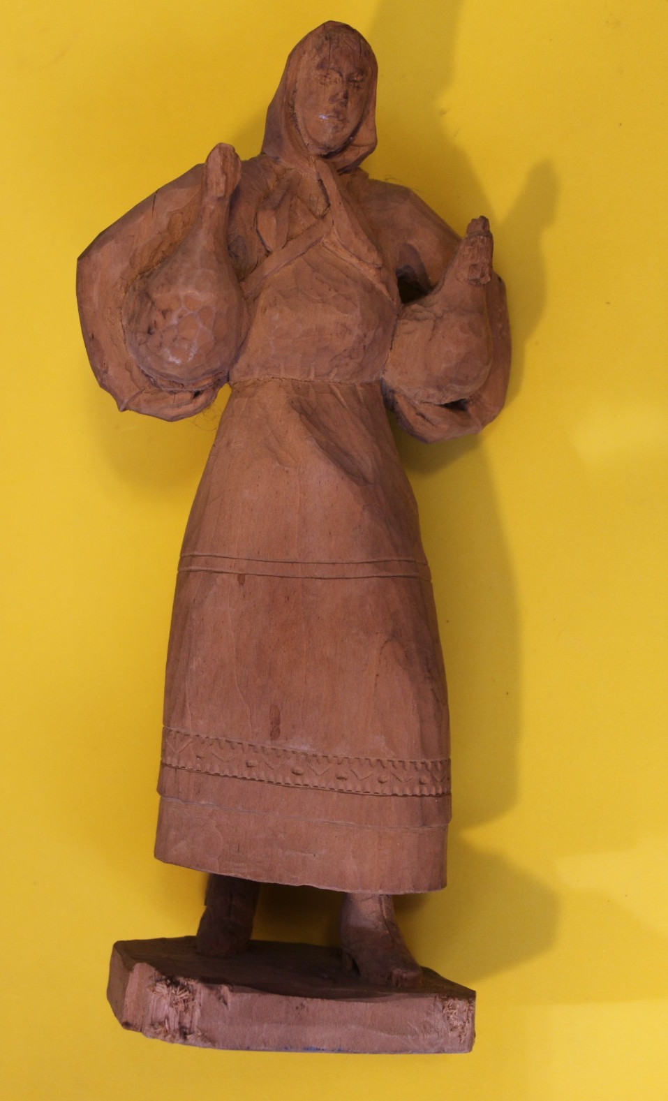 VINTAGE HAND CARVED WOODEN WOMAN HOLDING BIRDS VINTAGE HAND CARVED WOODEN WOMAN HOLDING BIRDS
