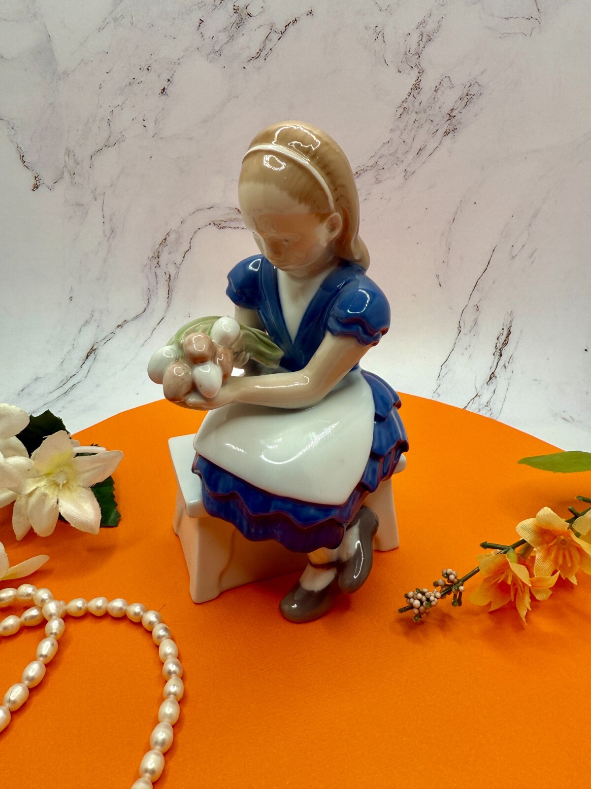 B&G Bing & Grondahl Ida\'s Flowers Girl W Tulips 2298 Figurine. Mint