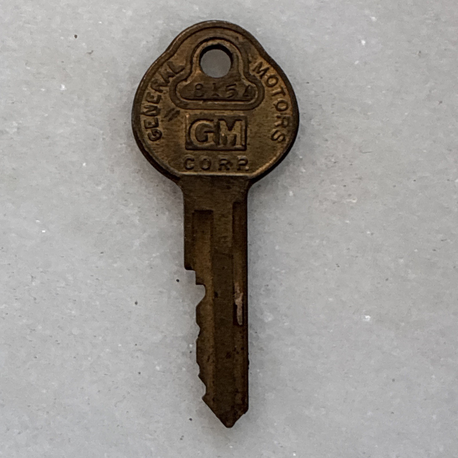 Vintage Briggs & Stratton GM General Motors Auto Car Key 8154