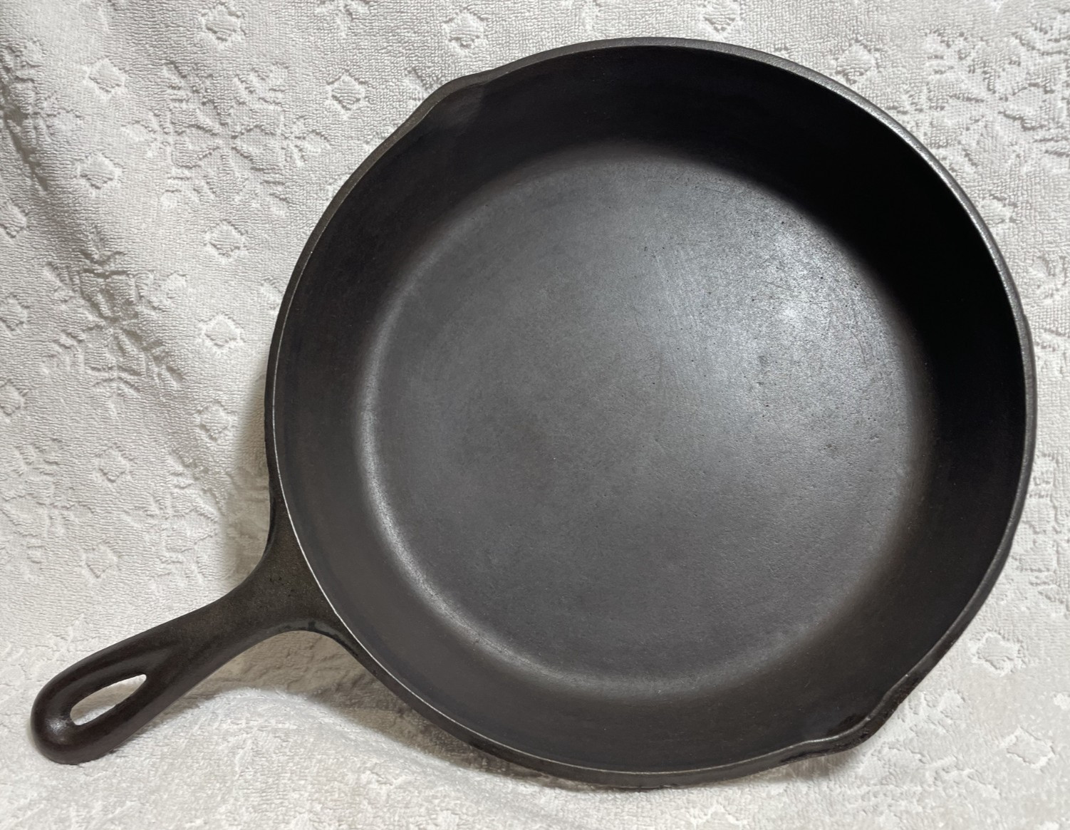 Vintage LODGE Cast-Iron 3-Notch No 8 SK Dual-Spout Skillet D