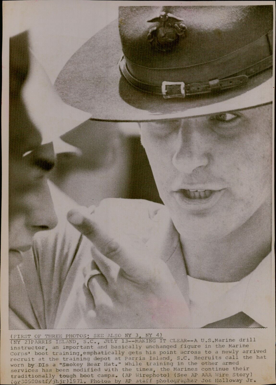 LG843 1971 Wire Photo MAKING IT CLEAR United States Marine Drill Instructor Yell