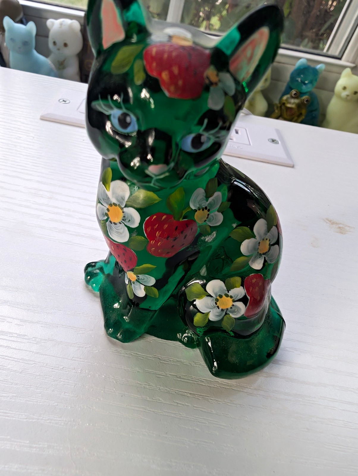 Fenton hand painted cat ~ P. Hayhurst 