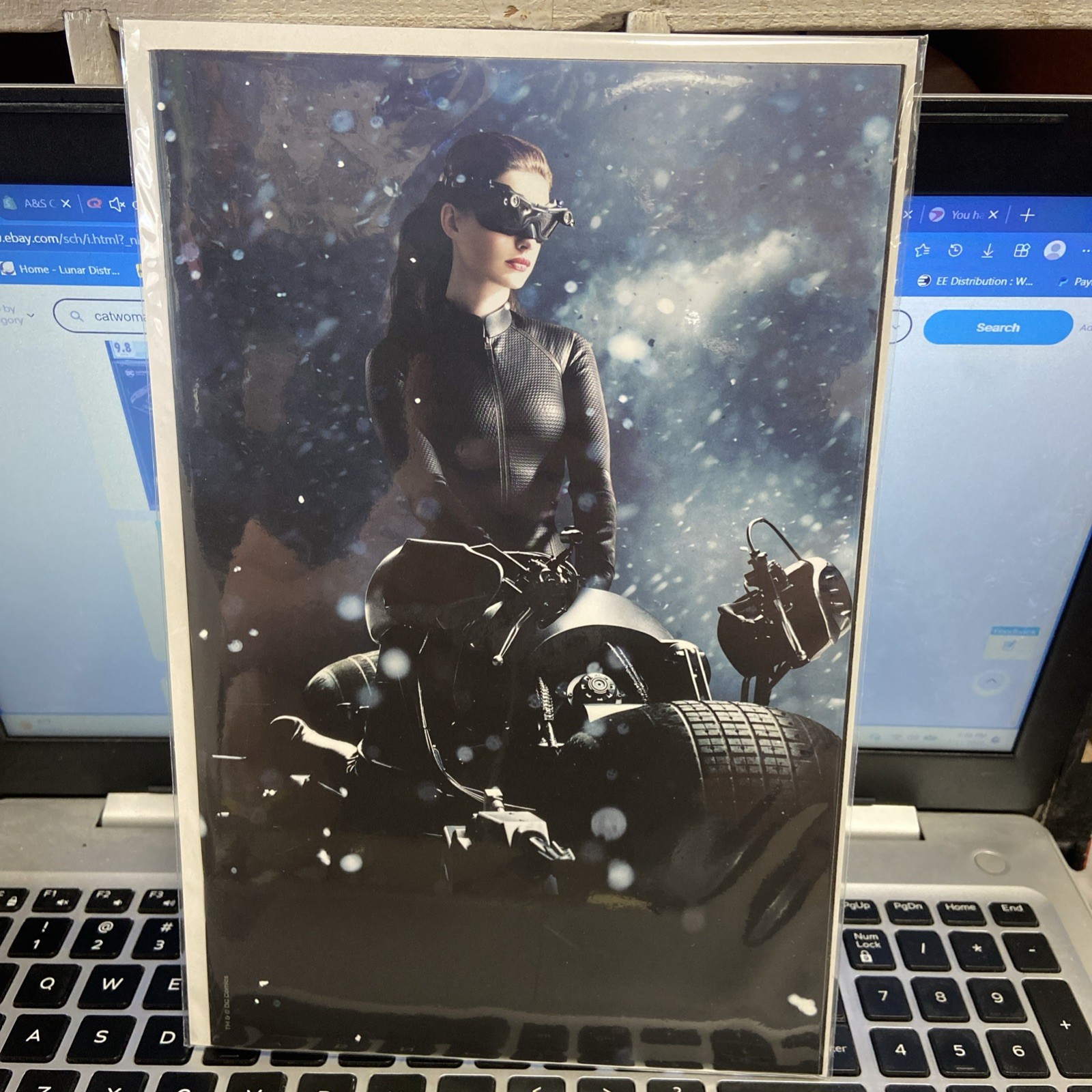 Catwoman #41 NM Anne Hathaway Virgin Photo Variant | Celebrity Authentics