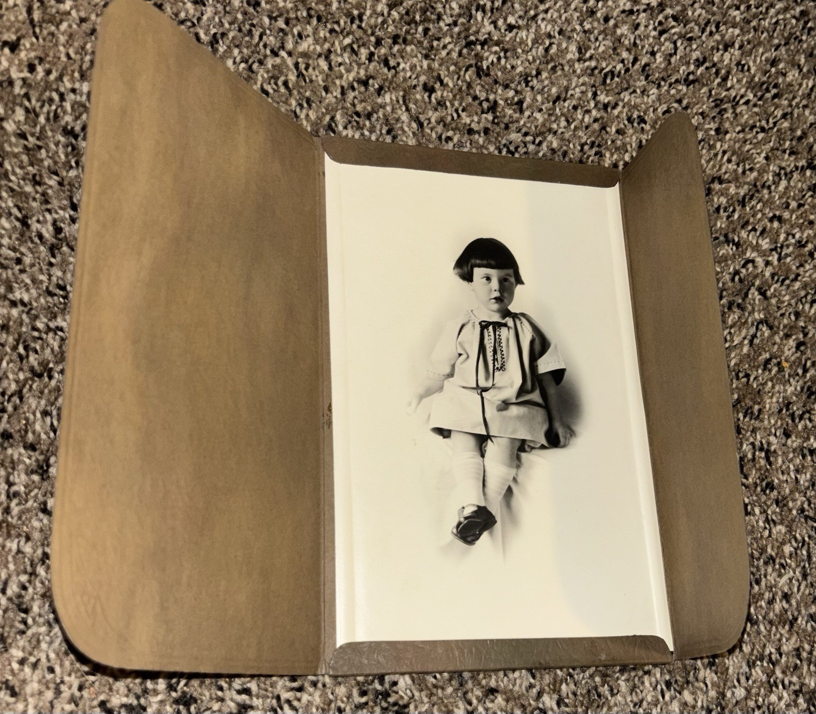 Antique 1900s Small Young Girl Child In Dress Portrait Photo Edwardian
