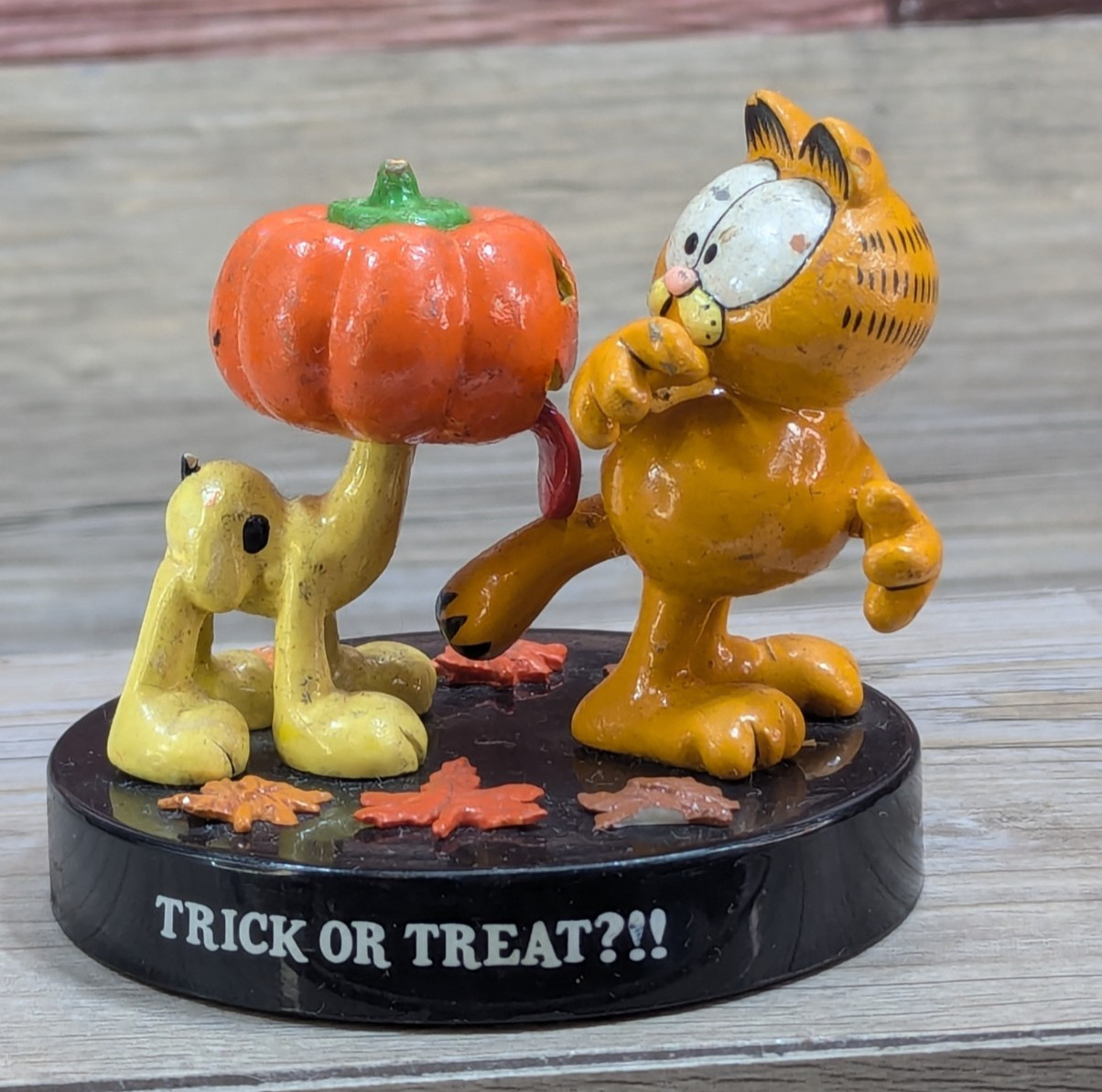 Garfield & Odie Trick or Treat Halloween Pumpkin On Head 3\