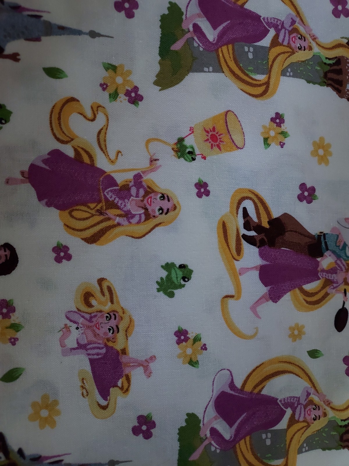 RAPUNZEL WITH FRIENDS DISNEY PRINCESS COTTON FABRIC 36X44 (1 YARD) RAPUNZEL WITH FRIENDS DISNEY PRINCESS COTTON FABRIC 36X44 (1 YARD)