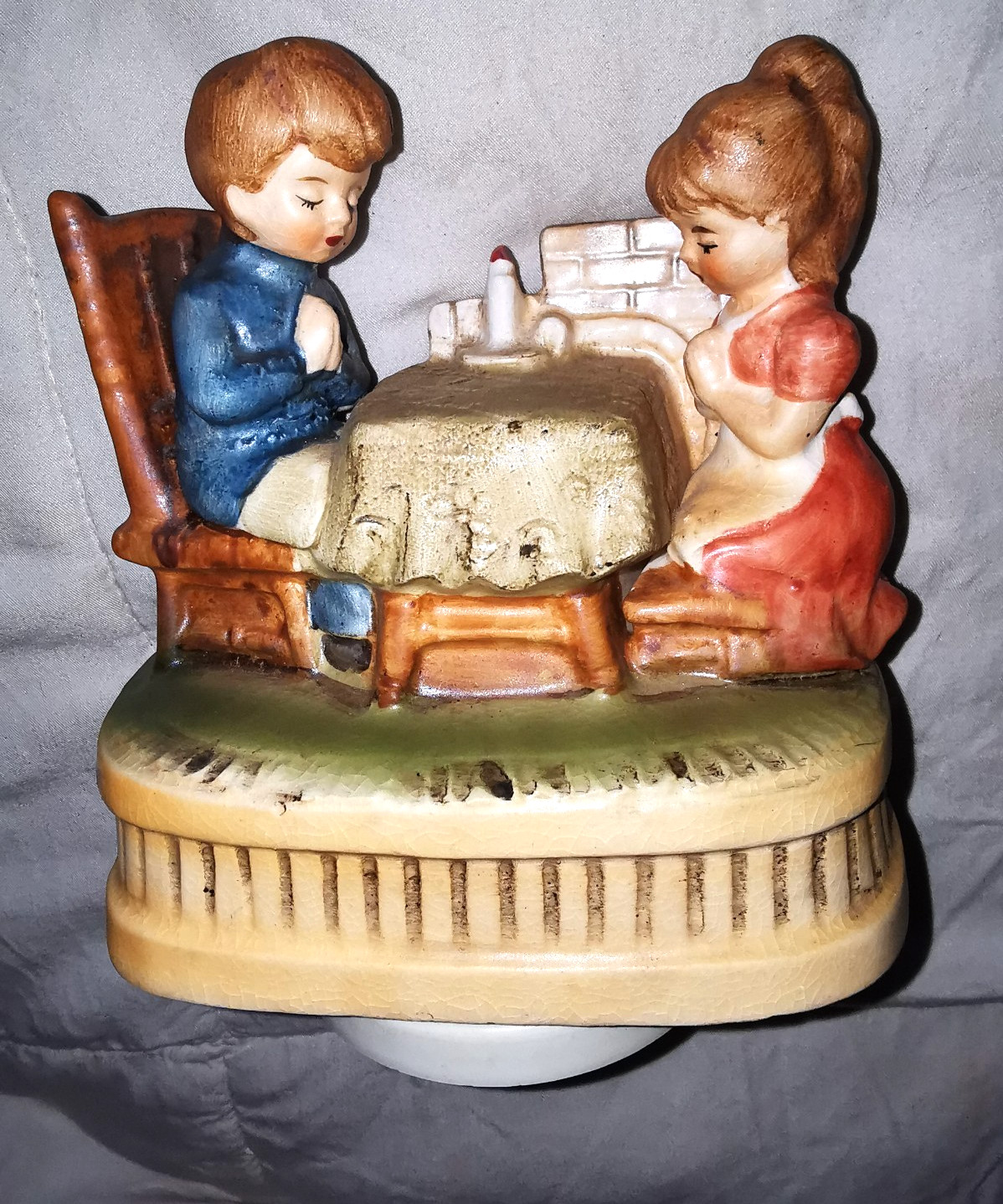 Vintage 1971 Chadwick CM Inc Boy And Girl Saying Grace Praying Music Box
