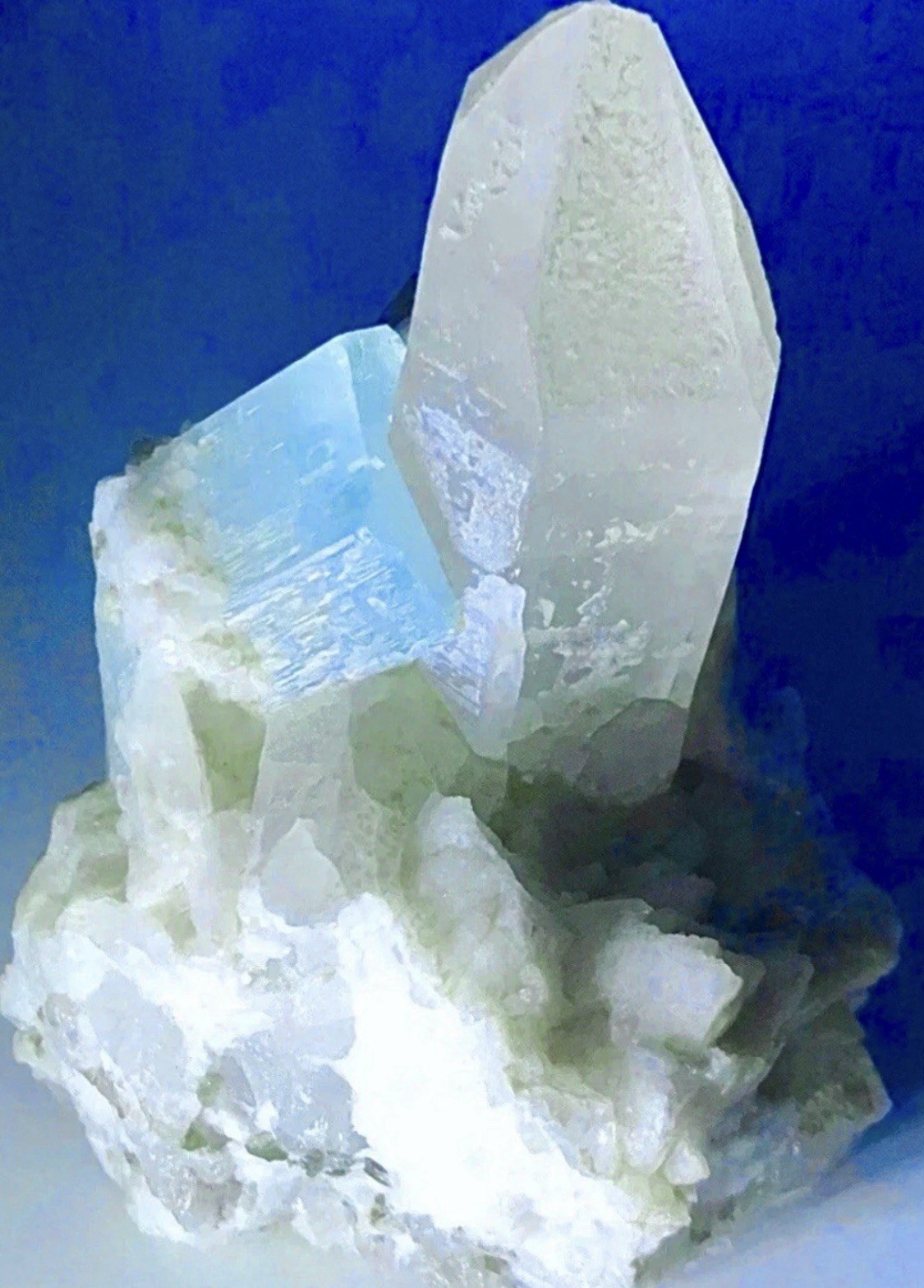 Beautiful Natural Raw Aquamarine Crystal Quartz Point Matrix Specimen Madagascar