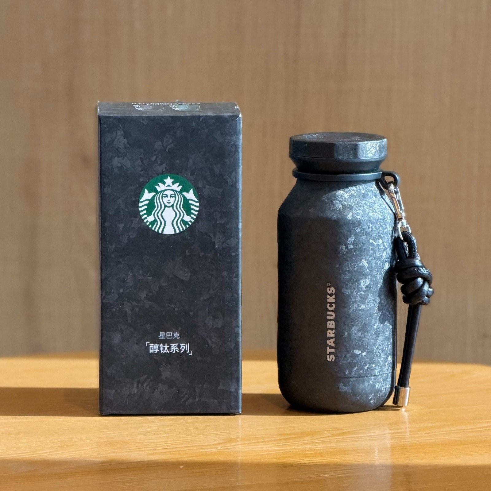 Starbucks China 2026 Icy Floral Titanium Tumbler 430ml Pendant Black Green