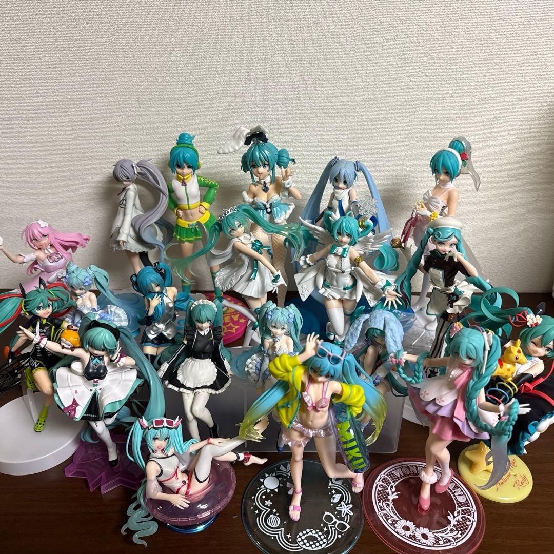 Hatsune Miku Figure Lot 20 Pieces Collectible Anime Figures Authentic Japan