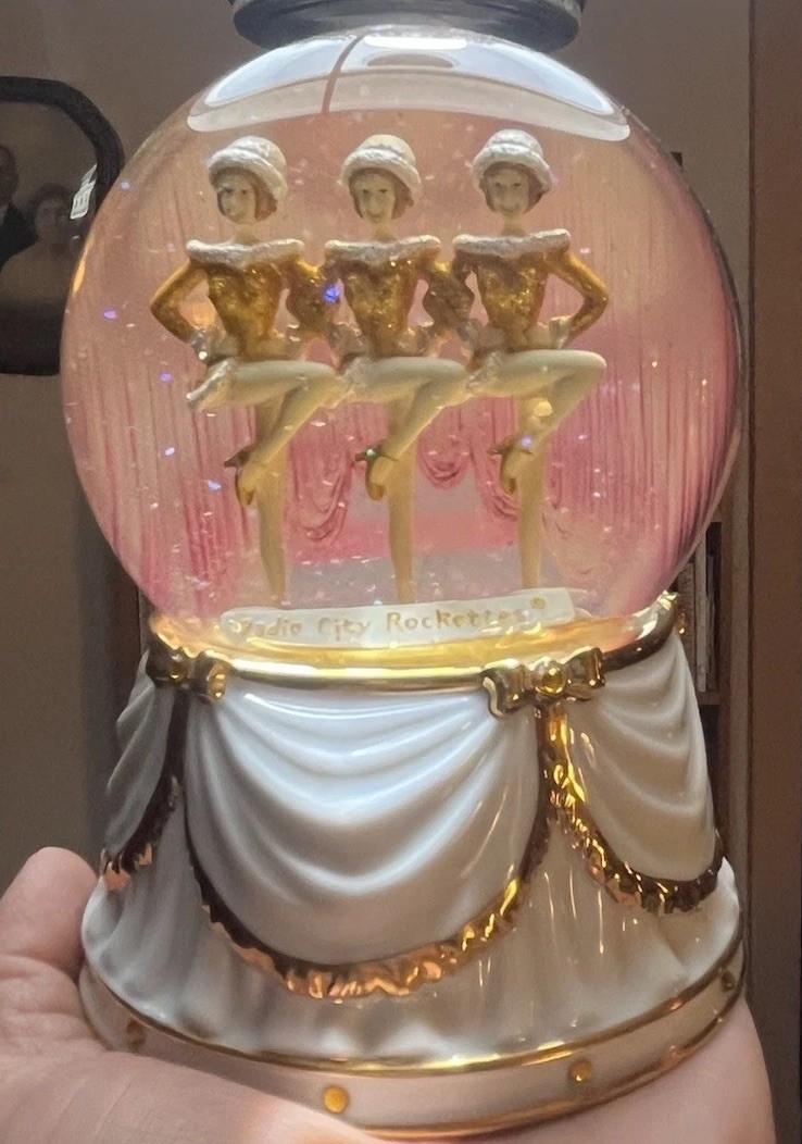 Rockettes Radio City Music Hall Snow Globe Gold Glitter 