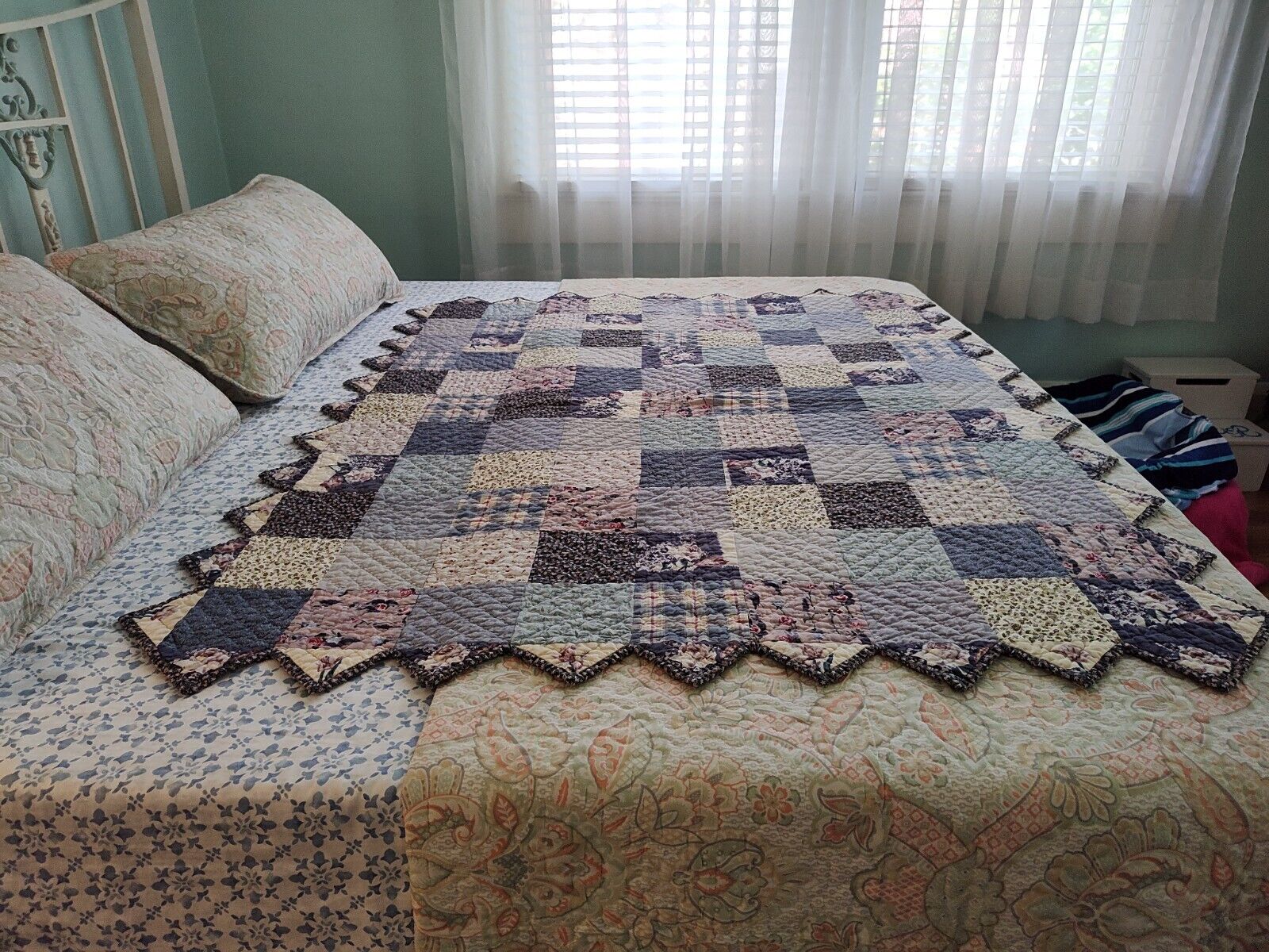 Vintage hand sewn full Patchwork signed Quilt by Donna Sharp , Blanket, Summer,