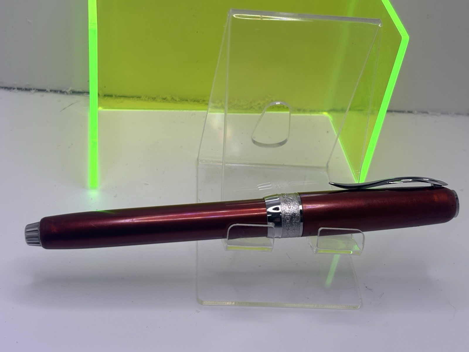 Pineider Full Metal Jacket Lighting Red Fountain Pen M 14k Nib Pineider Full Metal Jacket Lighting Red Fountain Pen M 14k Nib