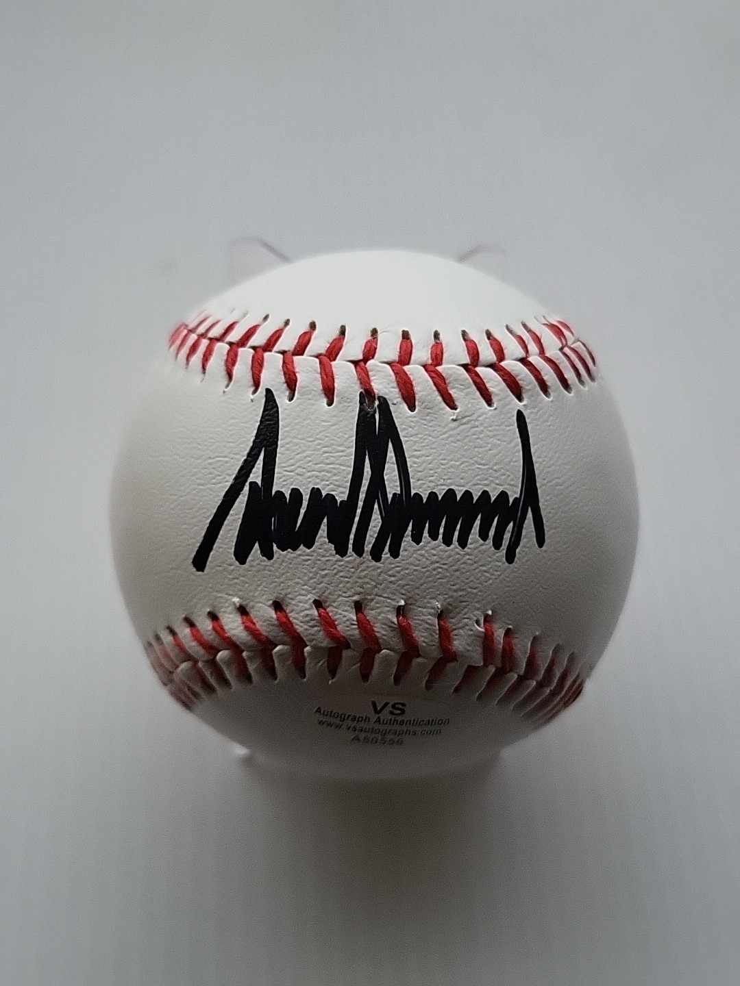 DONALD TRUMP Hand-Signed Autographed Baseball with COA and (Protective Case)