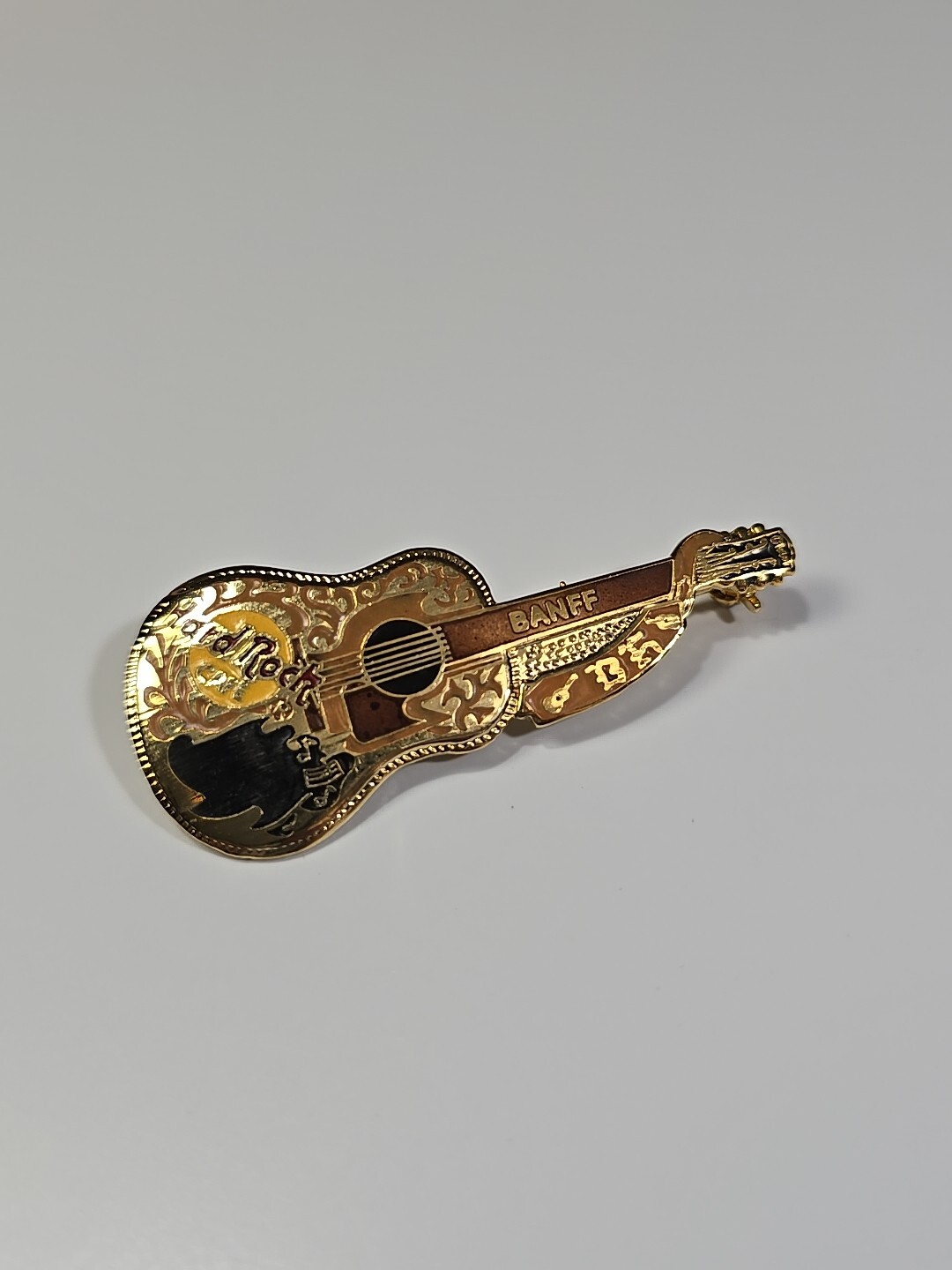 Banff Alberta Canada Hard Rock Cafe Guitar Trading Pin