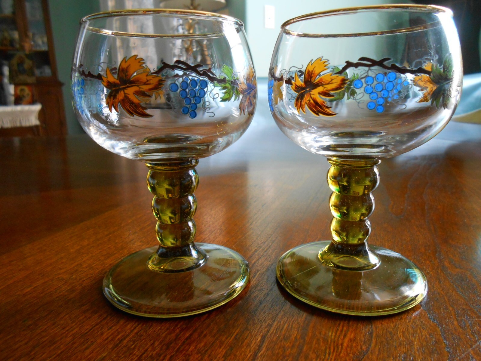 Roemer Wine Glasses Grapes Leaves Olive Green Stem 4.5”.