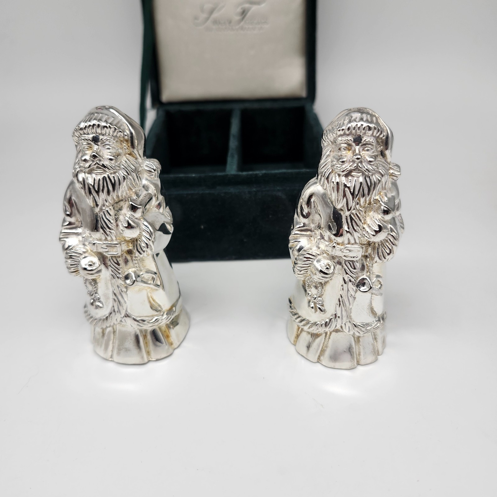 Godinger Silver Treasures Santa Salt Pepper Shakers Set w/ Box