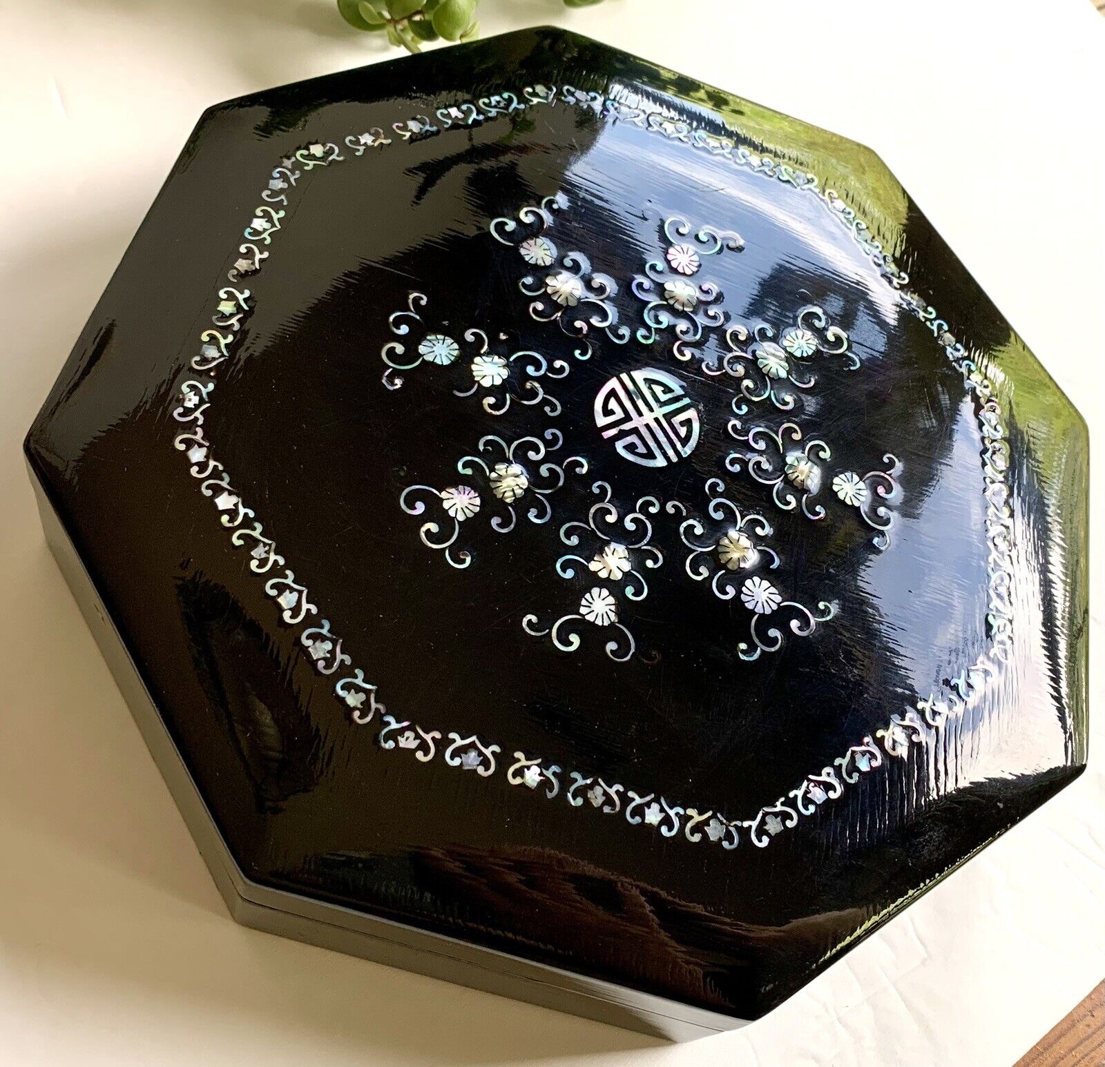 Vintage Korean Mother Of Pearl Inlay Black Lacquer Octagonal Box 10” Medium