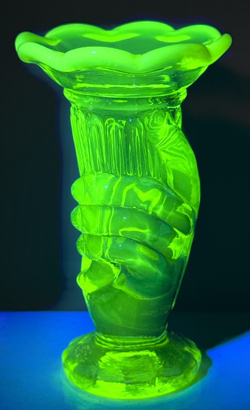 Vintage Uranium Vaseline Glass Hand Holding Vase Scalloped Ruffled Rim 4\