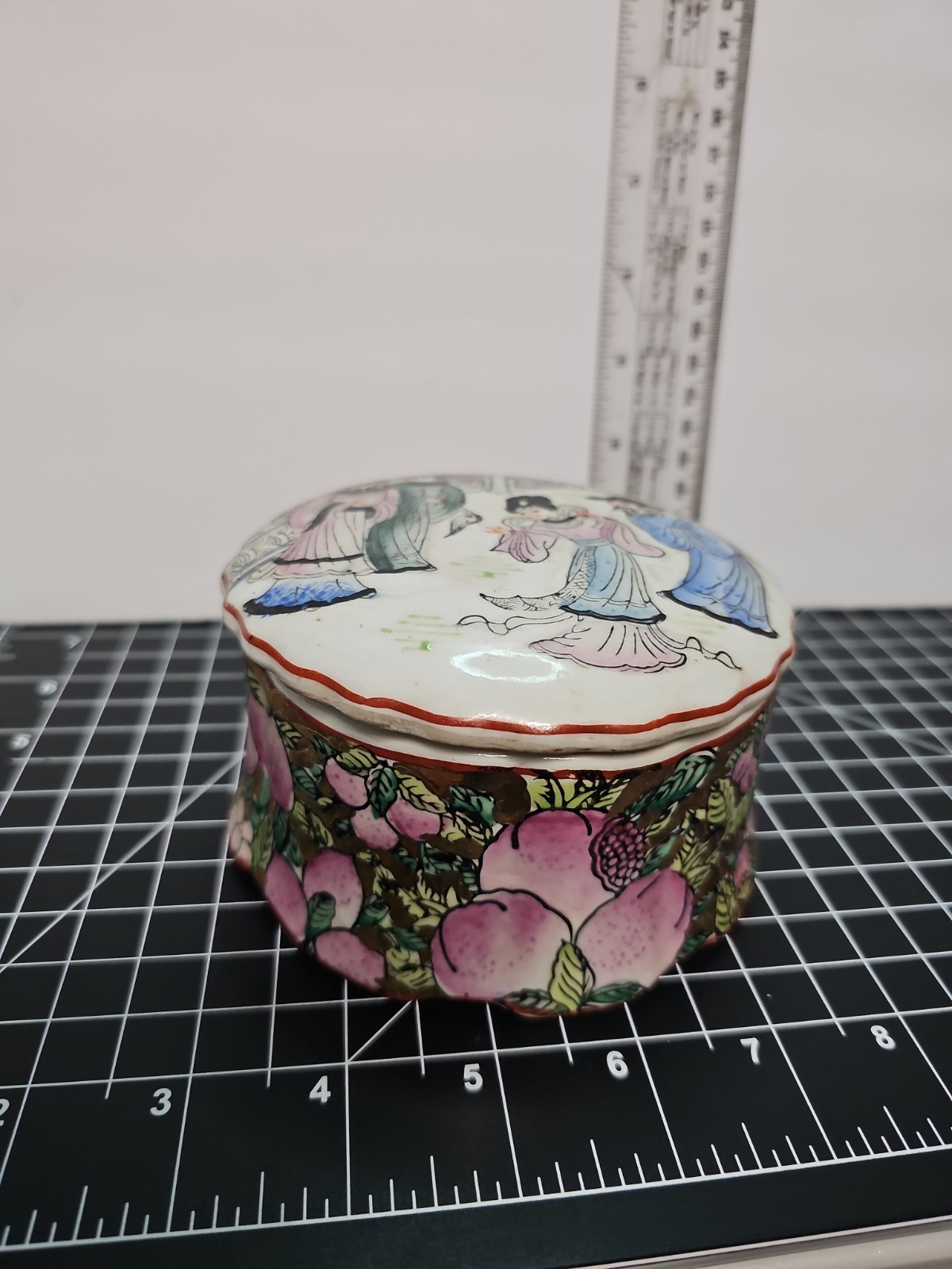 Vintage Chinese Porcelain Trinket Box Lidded Peach Longevity Motif Figures 5