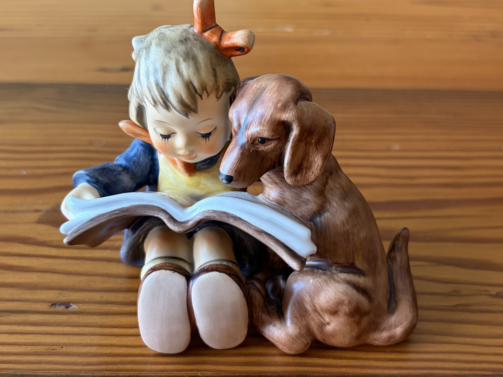 Hummel Goebel Figurine #800 \ Hummel Goebel Figurine #800 \