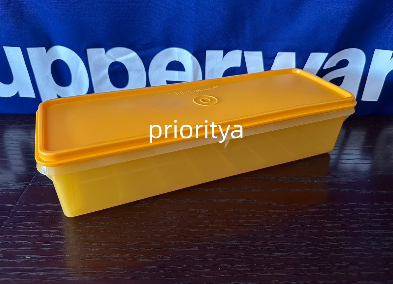 Tupperware Thin Stor Vegetable Crisper Celery Keeper Container Golden Yellow New