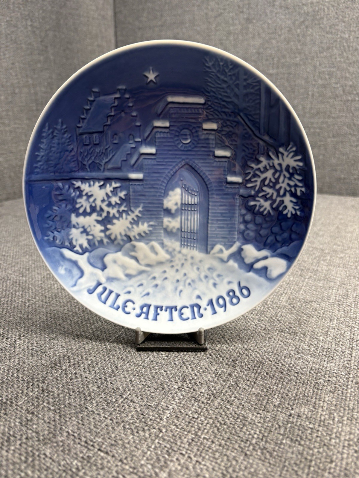 Vintage 1986 Bing & Grondahl Christmas Plate Jule Aften Sollerod Kirke 7”