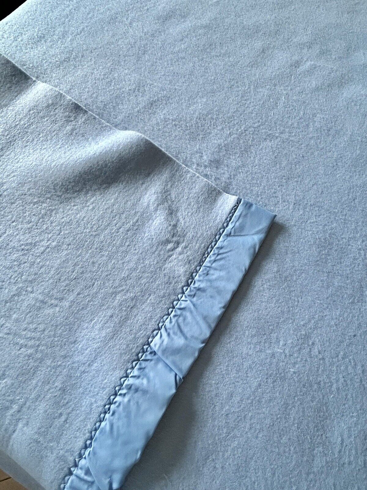 Vintage Chatham Acrylic Blanket 80x92 Satin Trim Pretty Blue