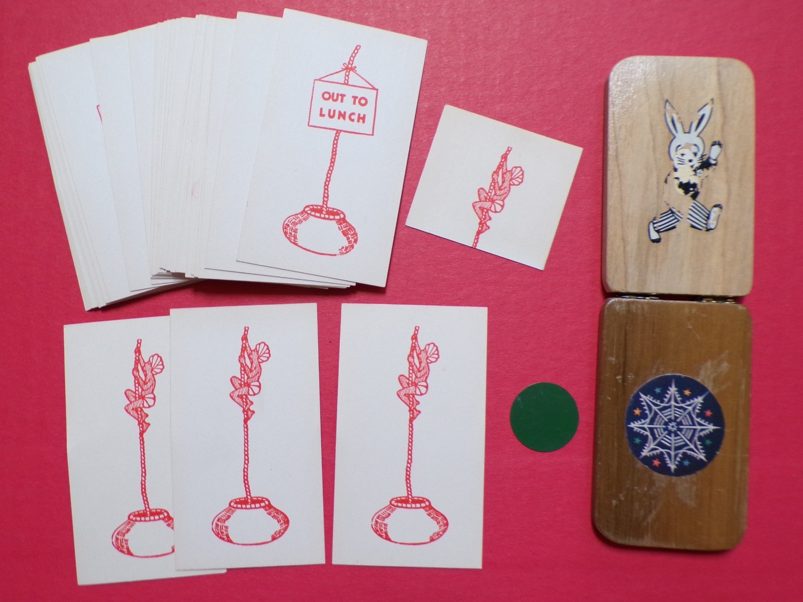 2 VINTAGE MAGIC TRICKS ROYDON SPOOKY SPOTS + 38 CARDS \
