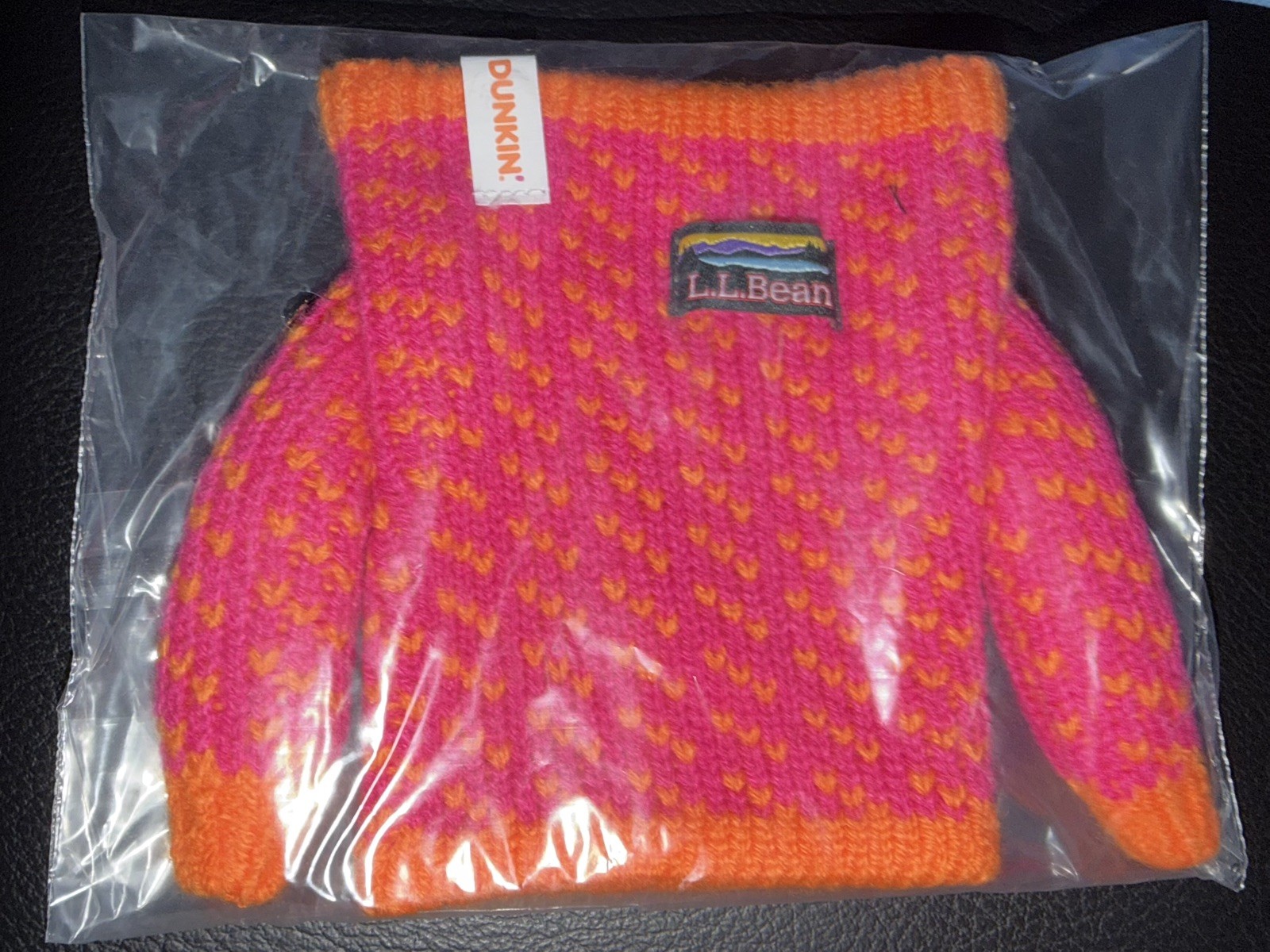 2026 LIMITED EDITION DUNKIN’ L.L. BEAN SWEATER CUP SLEEVE IN HAND *RARE*