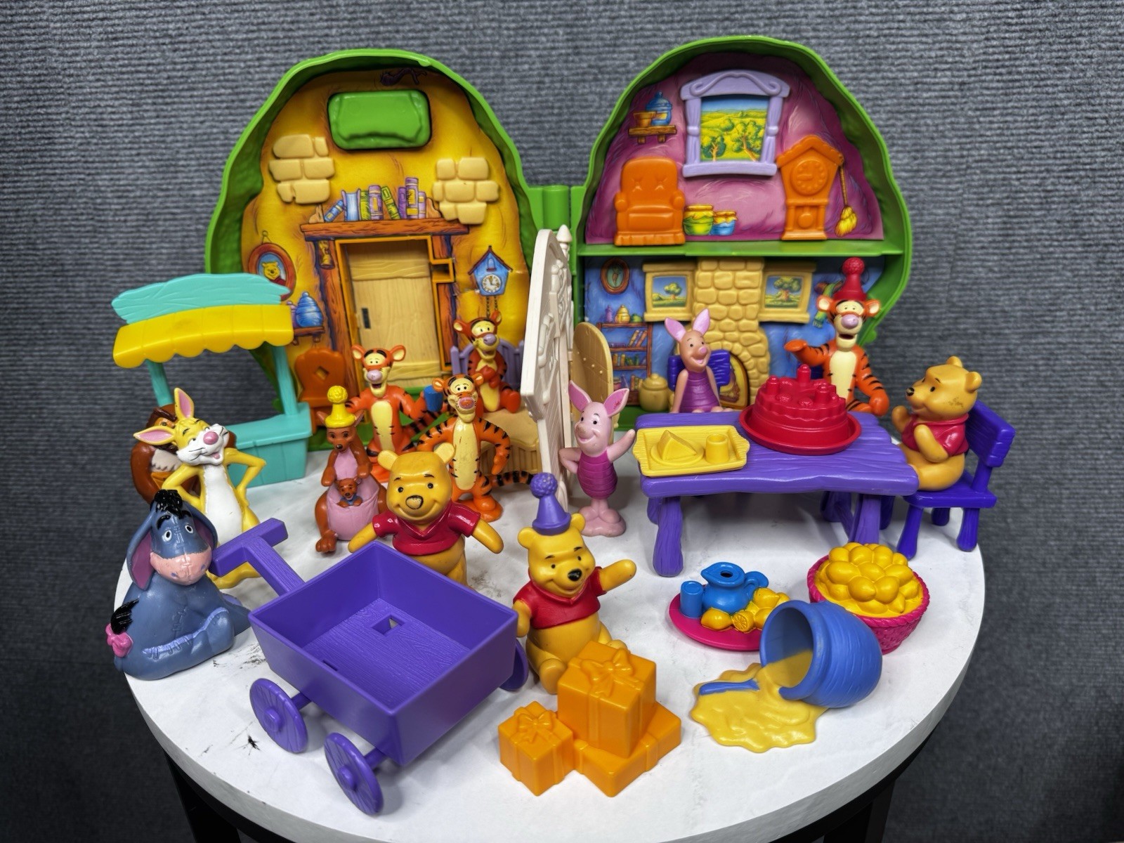 Vtg Winnie The Pooh 100 Acre Wood Tree House Playset Furniture Figures Toy Lot Vtg Winnie The Pooh 100 Acre Wood Tree House Playset Furniture Figures Toy Lot