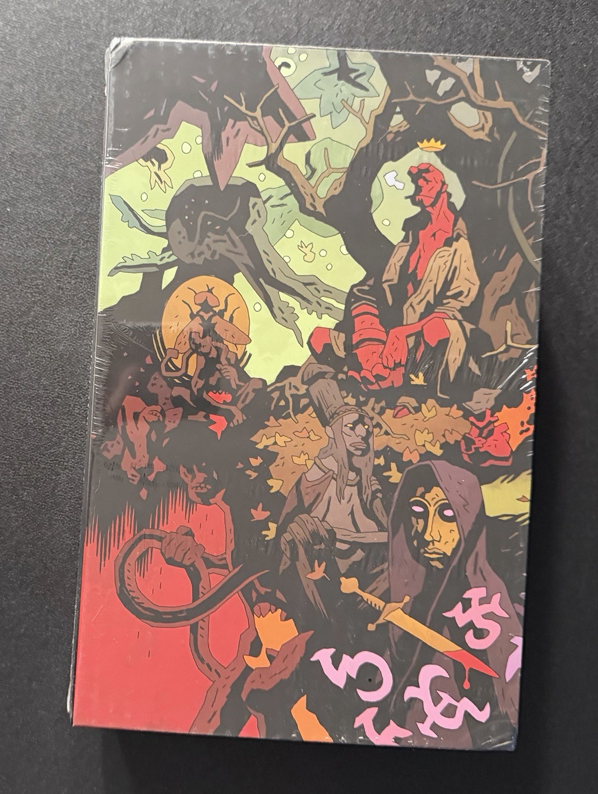 Hellboy omnibus box set vol 1,2,3,4 1-4 trade tpb sealed with dings and rip READ