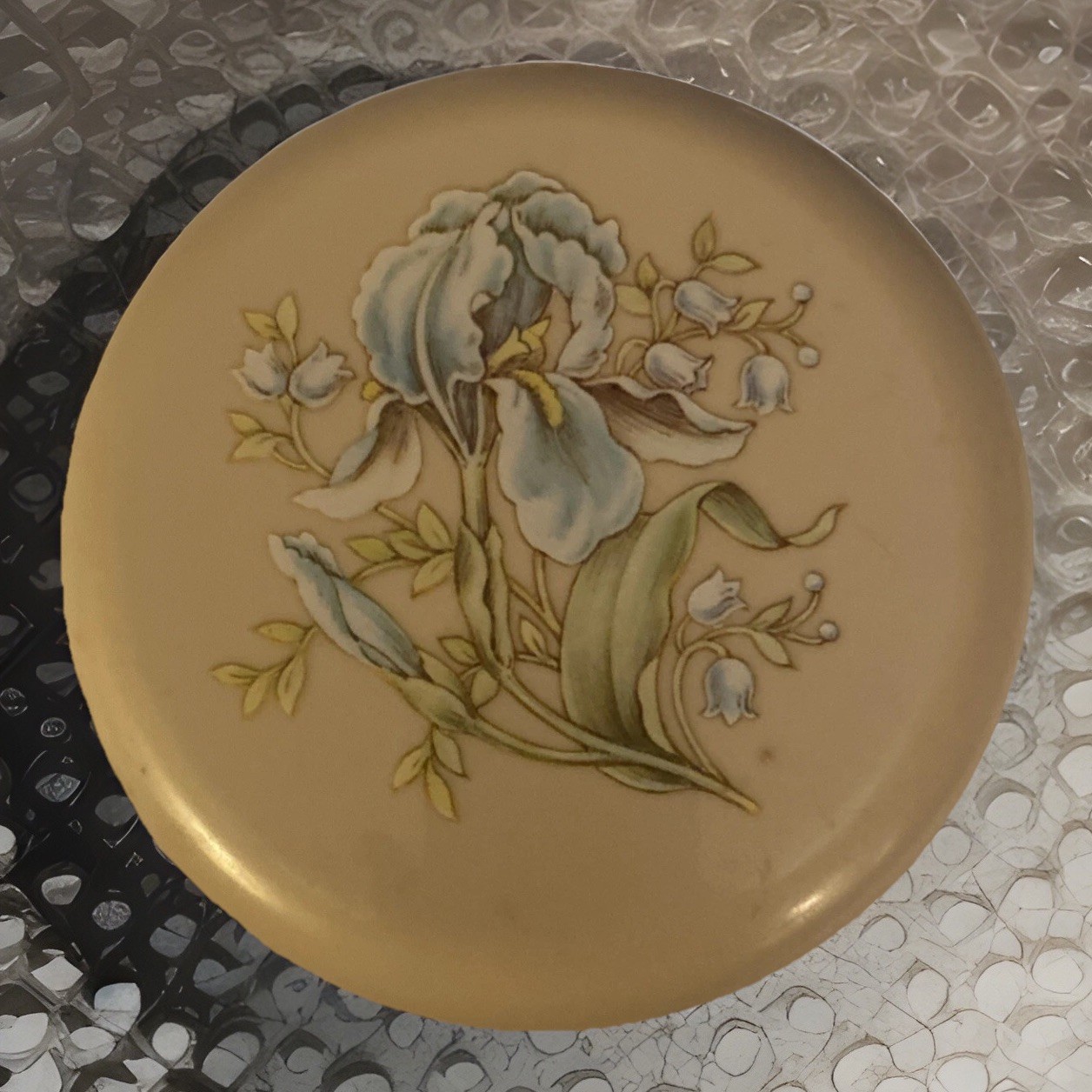 VINTAGE AVON BODY POWDER & PUFF IRIS FLORAL FULL SEALED 6 OZ BOX ORIG RARE WOW