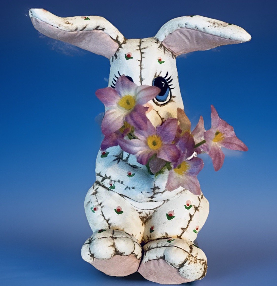 Vintage Geo Z Lefton Ceramic BunnyHolding Flowers Figurine Quilted 4.5”