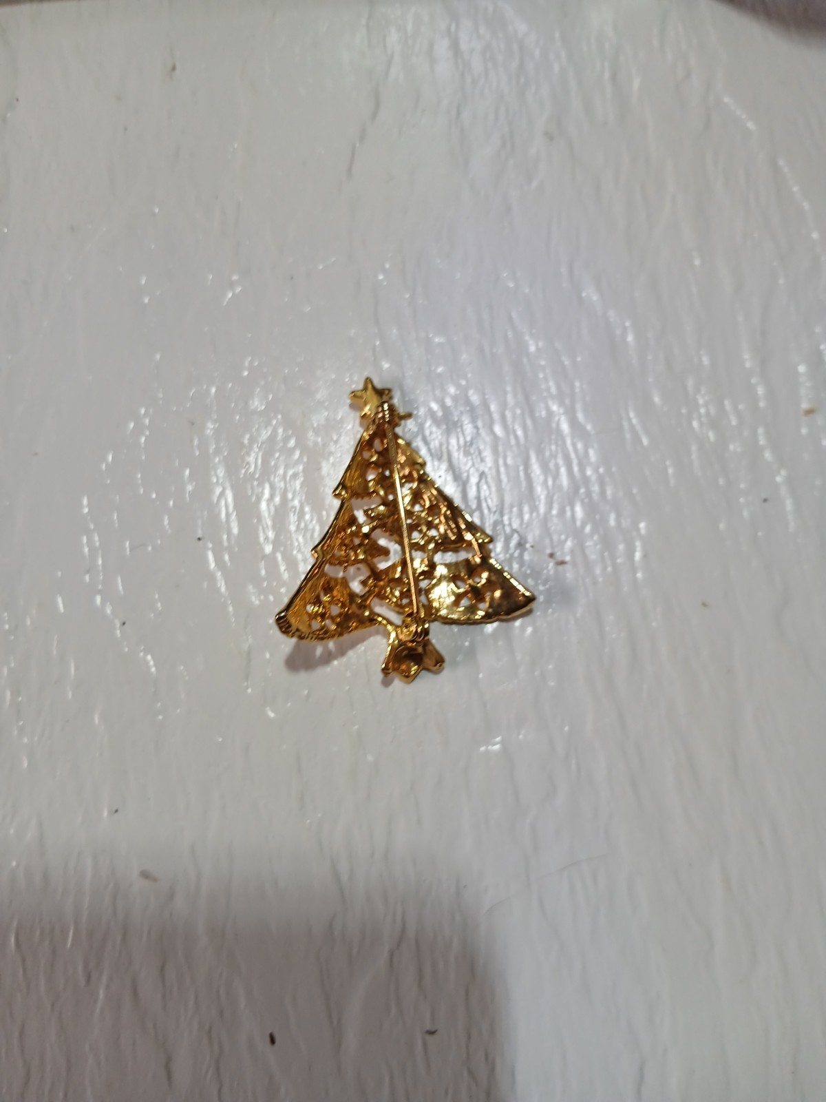 PRETTY VINTAGE GOLDTONE CHRISTMAS TREE PIN BROOCH STAR ON TOP PRETTY VINTAGE GOLDTONE CHRISTMAS TREE PIN BROOCH STAR ON TOP