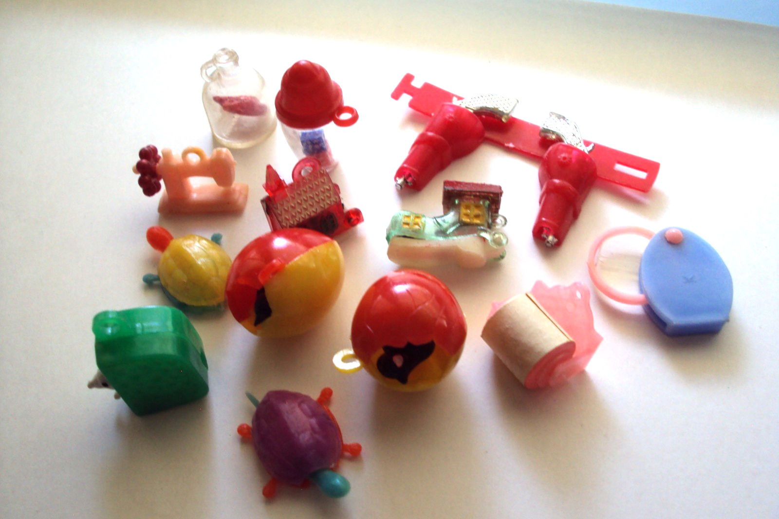Vtg Gumball Charm Cracker Jack 60's HK MECHANICAL LOT Vending machine prize toy