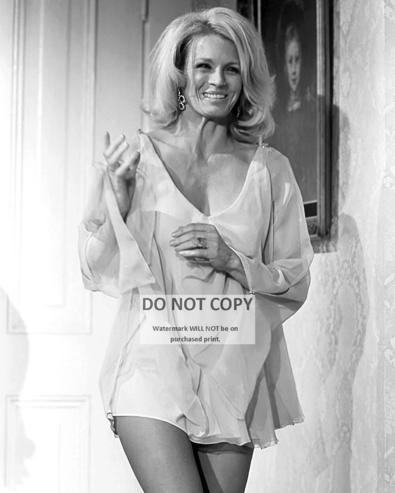 ACTRESS ANGIE DICKINSON - 8X10 PUBLICITY PHOTO