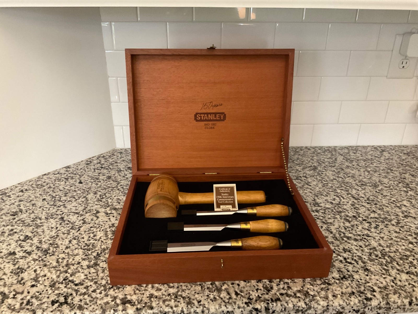 VINTAGE STANLEY 150TH ANNIVERSARY COMMEMORATIVE TOOL COLLECTION 3 CHISELS+MALLET