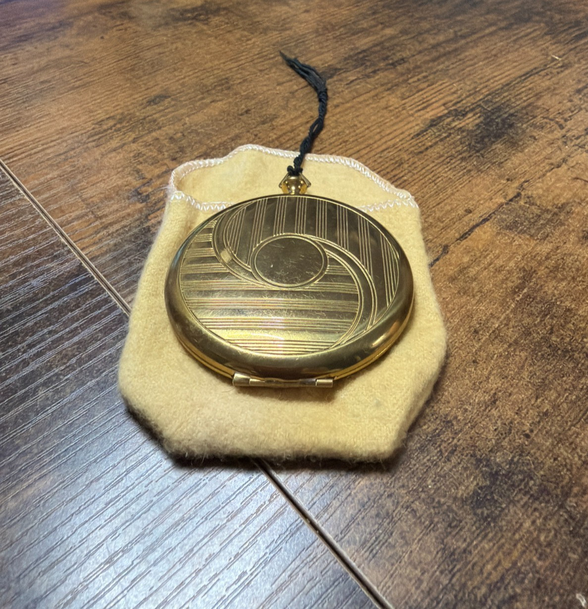 VTG 1930\'s Zell 5th Avenue Gold Tone Pressed Powder Pocket Watch Compact ~ Ex.