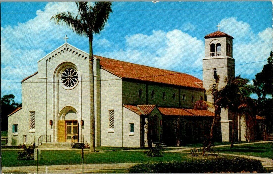 1960\'S. ST. HELEN\'S CATHOLIC CHURCH. VERO BEACH, FL. POSTCARD. FF5